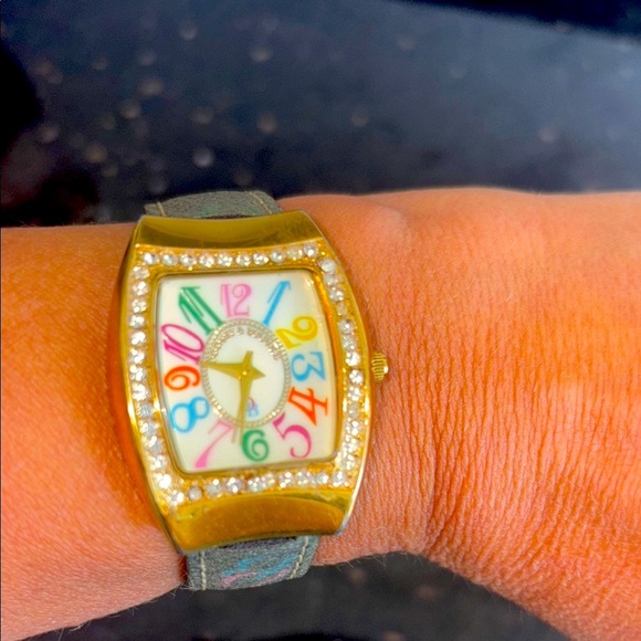 Dooney & Bourke Y2K Women White Dial Pave Leather Band 33mm Quartz Watch EUC - Picture 1 of 10